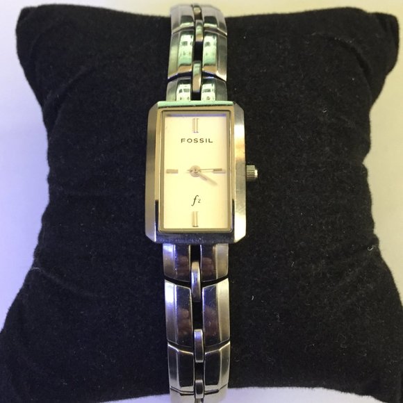 Fossil Silver Tone Ladies Watch - Picture 1 of 5